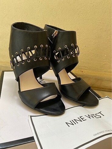 Nine west kopuklu siyah ayakkabı
