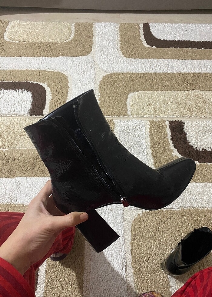 Siyah topuklu ayakkabı - Görsel 2