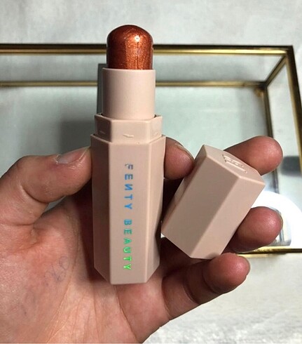 Fenty Beauty Aydınlatıcı