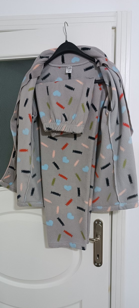 Gri Desenli Polar Pijama Takımı - Görsel 4