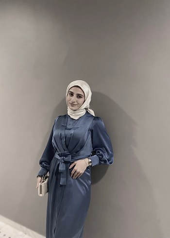 Mavi Yüksek Yakalı Uzun Kadın Elbise