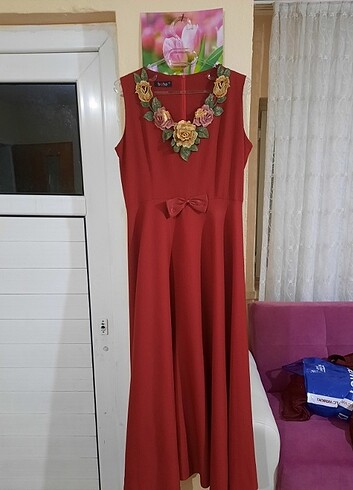 Yakası Çiçek Detaylı Jile Elbise 