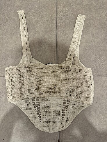 s Beden Zara delikli yazlık askılı bej crop