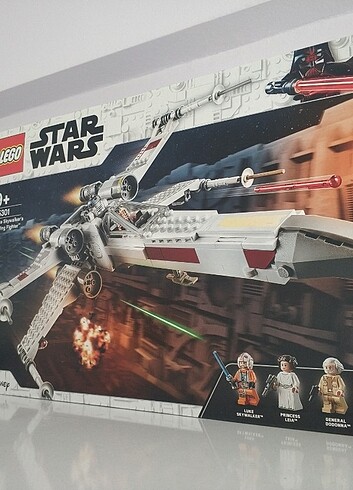 LEGO Star Wars - Luke Skywalkerın X-Wing Fighteri (75301)