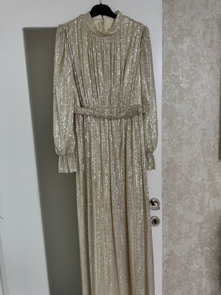 Uzun Kollu Drapeli Parlak Altın Abiye Elbise - Görsel 3