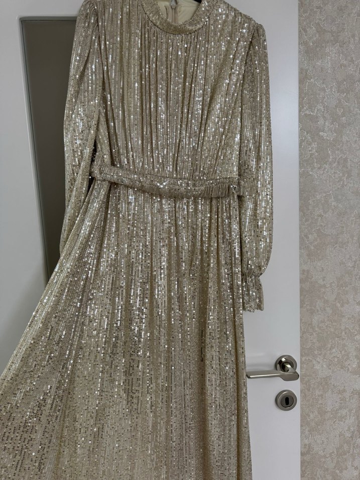 Uzun Kollu Drapeli Parlak Altın Abiye Elbise - Görsel 2