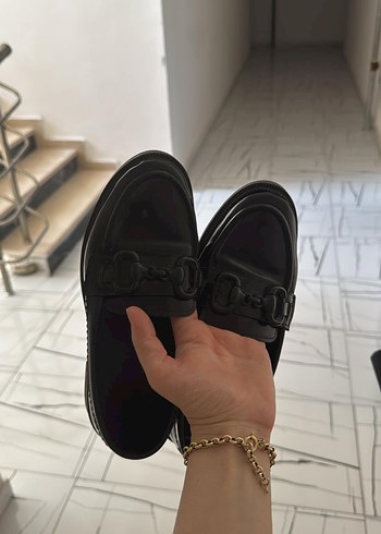 Kemer Detaylı Siyah Yılan Desenli Loafer