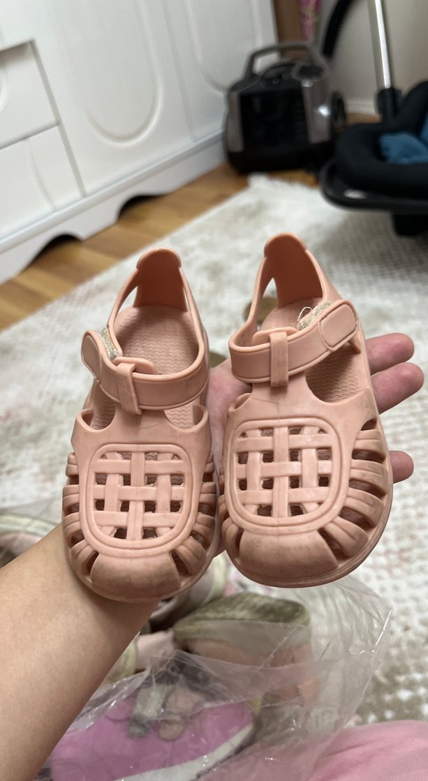 Kız Çocuk Pembe Tokalı Kauçuk Terlik - Görsel 2