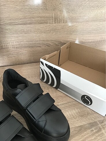 38 Beden siyah Renk Bantlı siyah spor ayakkabı