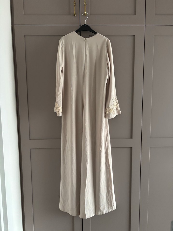 Nakış Detaylı Bej Uzun Kollu Elbise - Görsel 3