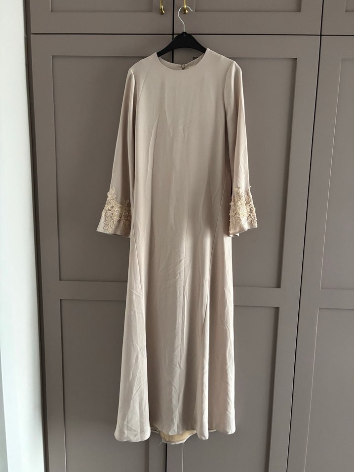 Nakış Detaylı Bej Uzun Kollu Elbise - Görsel 4