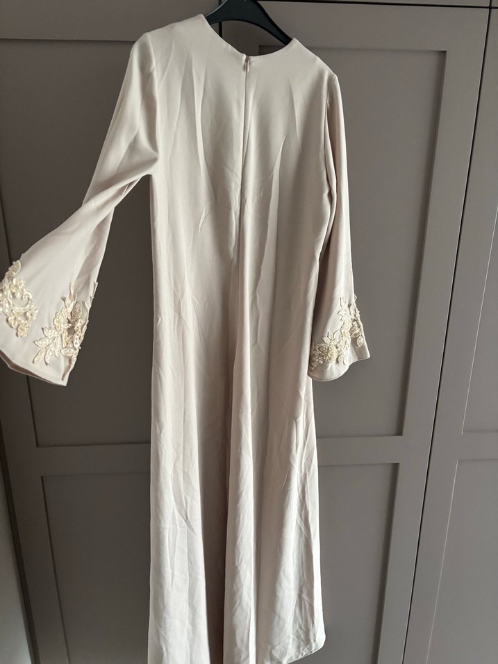 Nakış Detaylı Bej Uzun Kollu Elbise - Görsel 2