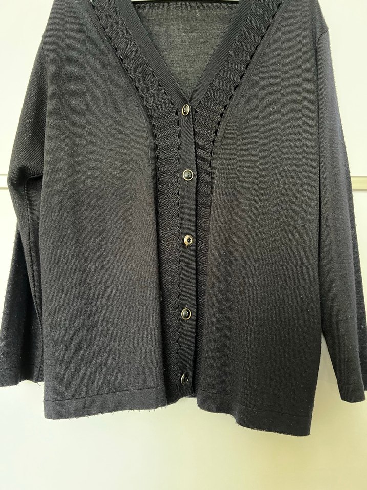 Siyah Düğmeli Uzun Kollu Kadın Hırka - Görsel 2