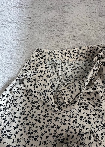 Beyaz Desenli Fırfırlı Mini Etek - Görsel 3