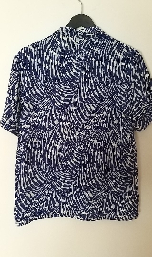 Mavi Zebra Desenli V Yaka Kadın Gömlek - Görsel 3