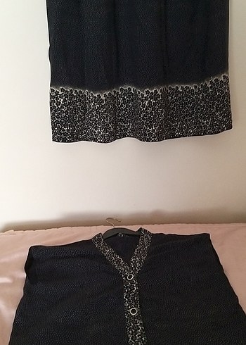 Düğmeli V Yaka Siyah Midi Bluz - Görsel 5