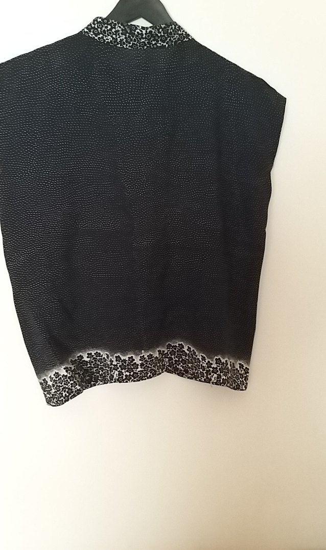 Düğmeli V Yaka Siyah Midi Bluz - Görsel 2