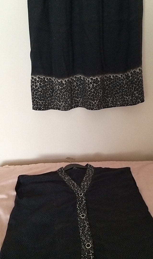 Düğmeli V Yaka Siyah Midi Bluz - Görsel 5