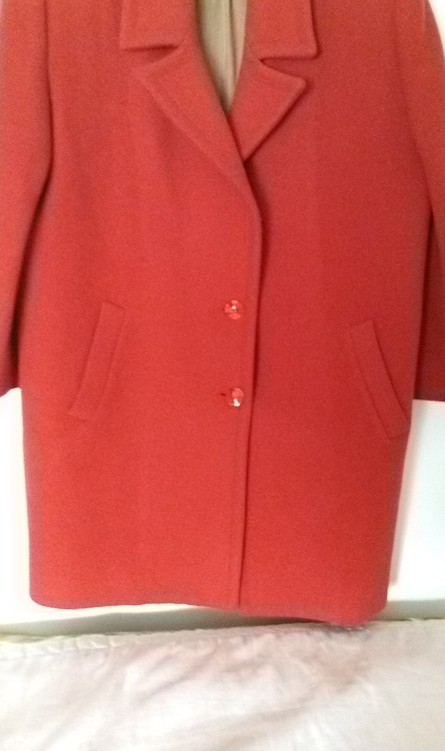 Kırmızı Düğmeli Midi Klasik Kadın Kabanı - Görsel 3