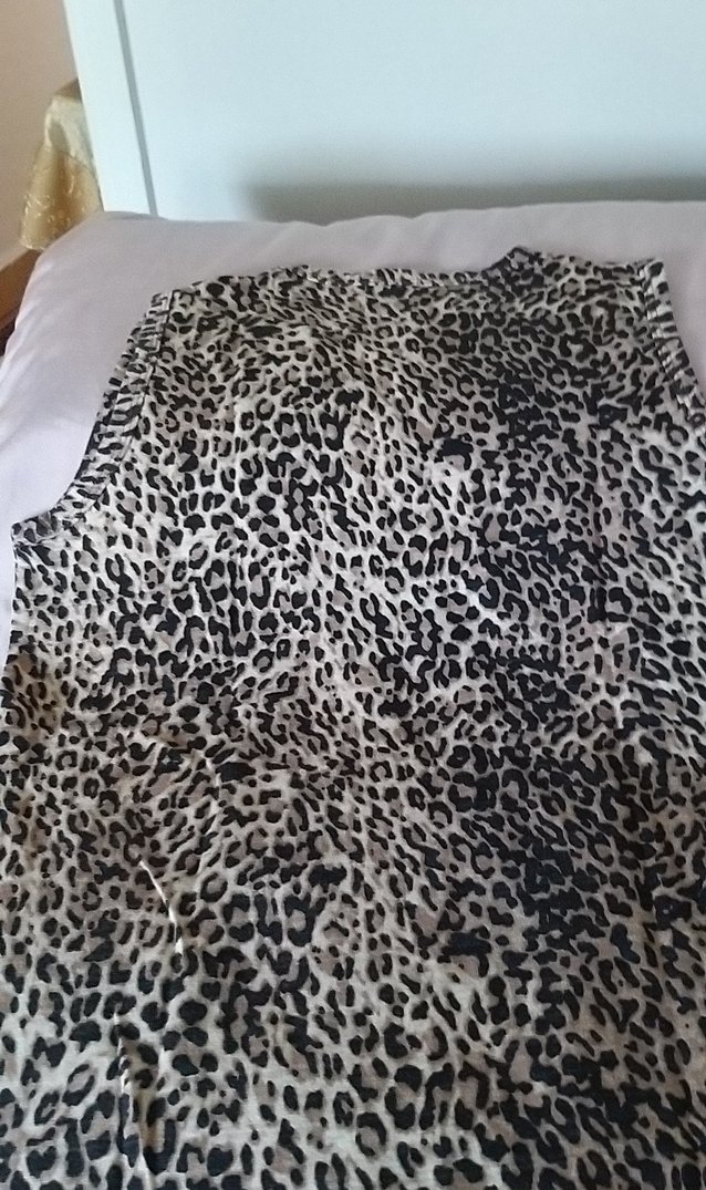 Kahverengi Leopar Desenli V Yaka Kolsuz Bluz L beden koton marka - Görsel 3