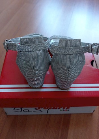 Gri Yılan Desenli Topuklu kız çocuk ayakkabı - Görsel 3