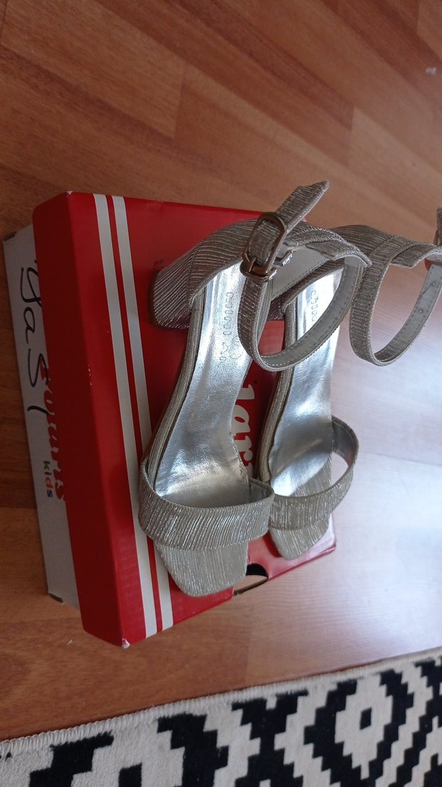 Gri Yılan Desenli Topuklu kız çocuk ayakkabı - Görsel 2