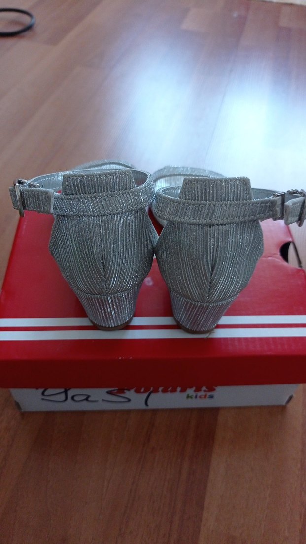 Gri Yılan Desenli Topuklu kız çocuk ayakkabı - Görsel 3