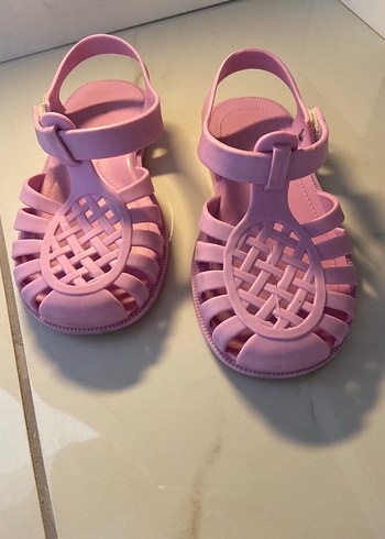Kız Çocuk Pembe Tokalı Sandalet