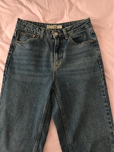 MOM JEAN