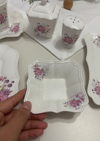 Beyaz çiçek desenli porselen kahvaltı takımı - Görsel 4