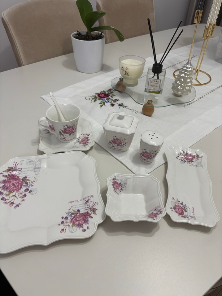 Beyaz çiçek desenli porselen kahvaltı takımı - Görsel 2