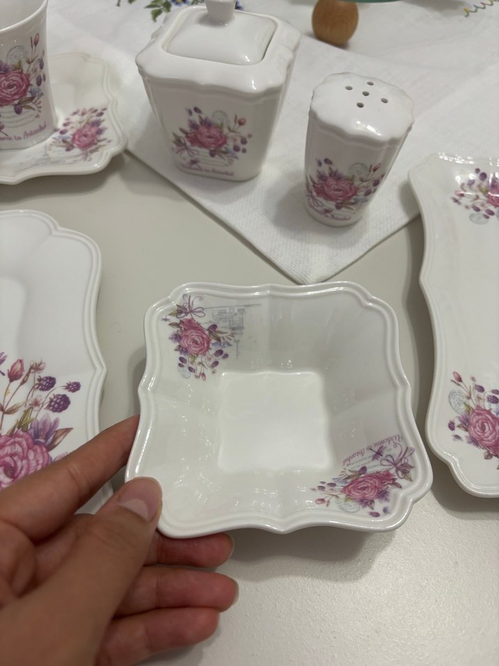 Beyaz çiçek desenli porselen kahvaltı takımı - Görsel 4