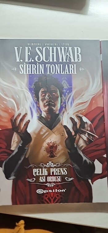 Beden Sihrin Tonları V.E. Schwab Çelik Prens, Bıçakların Gecesi, Asi O