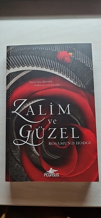 Zalim ve Güzel Rosamund Hodge