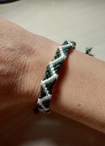 Haki-Beyaz Örgü Bileklik - Görsel 3