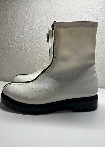 Beyaz Deri Fermuarlı Kadın Bot - Görsel 2
