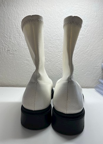 Beyaz Deri Fermuarlı Kadın Bot - Görsel 4