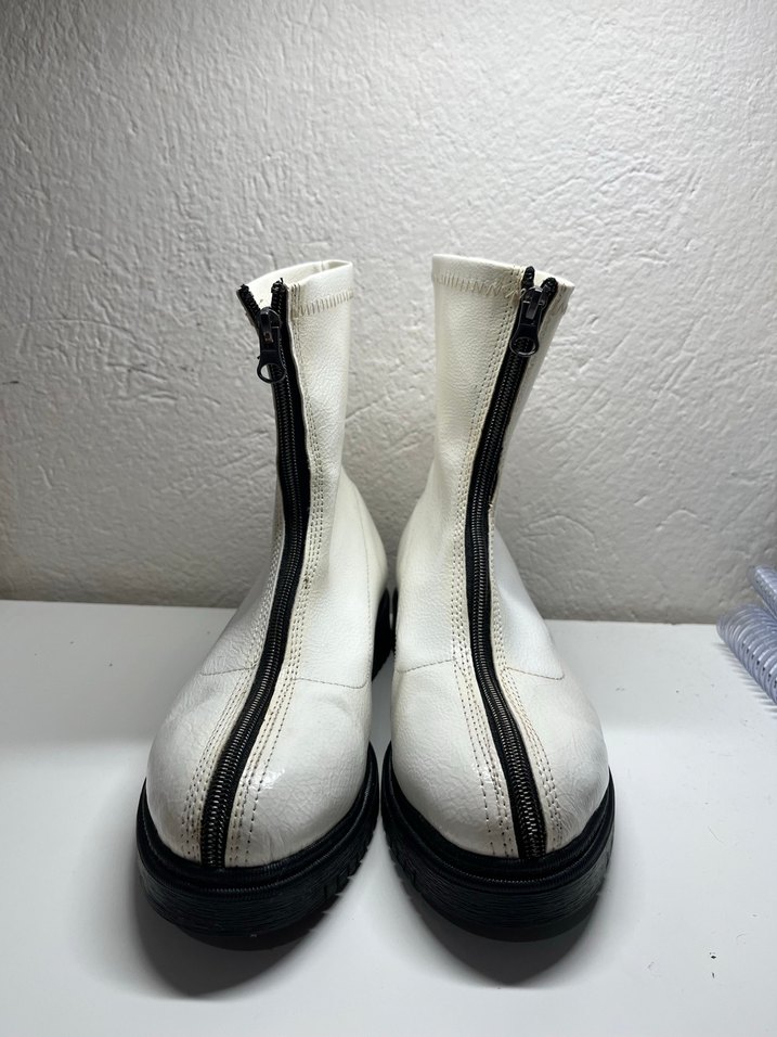 Beyaz Deri Fermuarlı Kadın Bot - Görsel 3