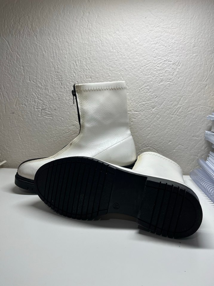 Beyaz Deri Fermuarlı Kadın Bot - Görsel 5