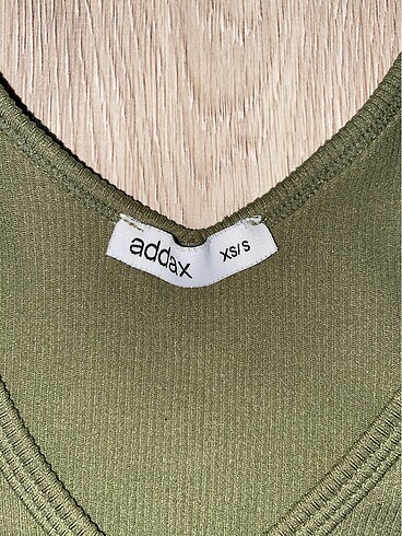 s Beden Addax Haki Crop