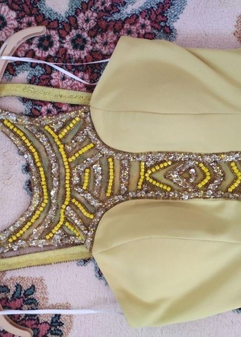 Sarı Nakışlı Uzun Abiye Elbise - Görsel 4