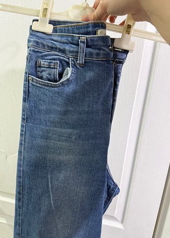 Diz Altı Yırtık Detaylı Mavi Kadın Jean - Görsel 3