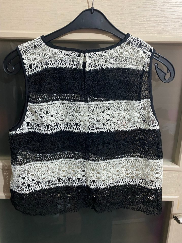 Dantel Detaylı Kolsuz Mini Bluz - Görsel 2