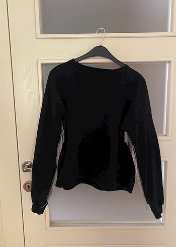 Siyah kol detay sweatshirt