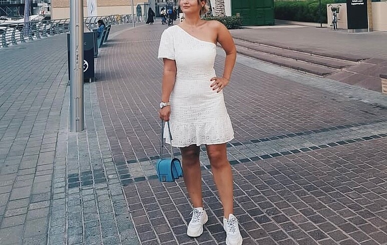 Bershka fistolu tek kol beyaz elbise