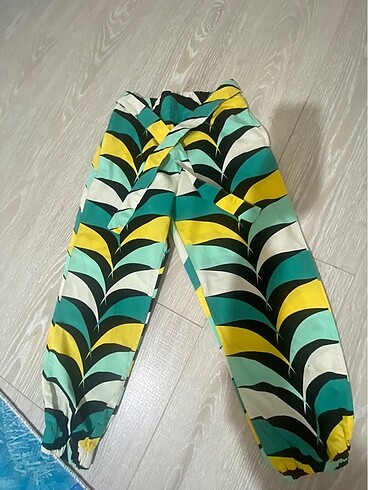 Zara pantolon 8 yaş kız çocuk