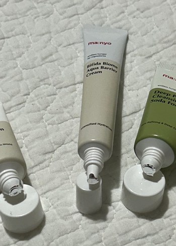 Manyo seyahat boyu cilt bakım seti - Görsel 4