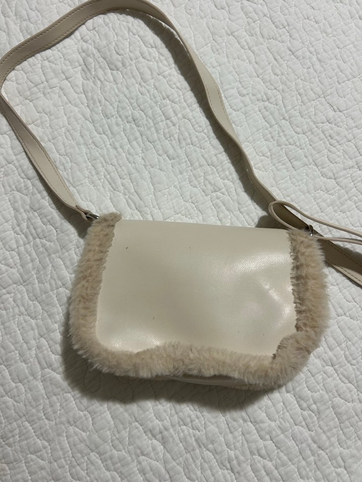 Bershka Beyaz Peluş Detaylı Kadın Çanta - Görsel 2