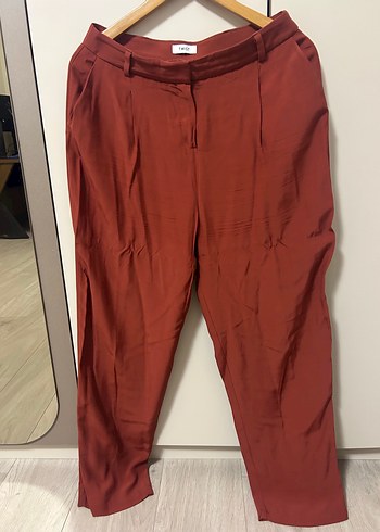 Twist Kiremit Tonlarinda Rahat Ve Sik Pantolon