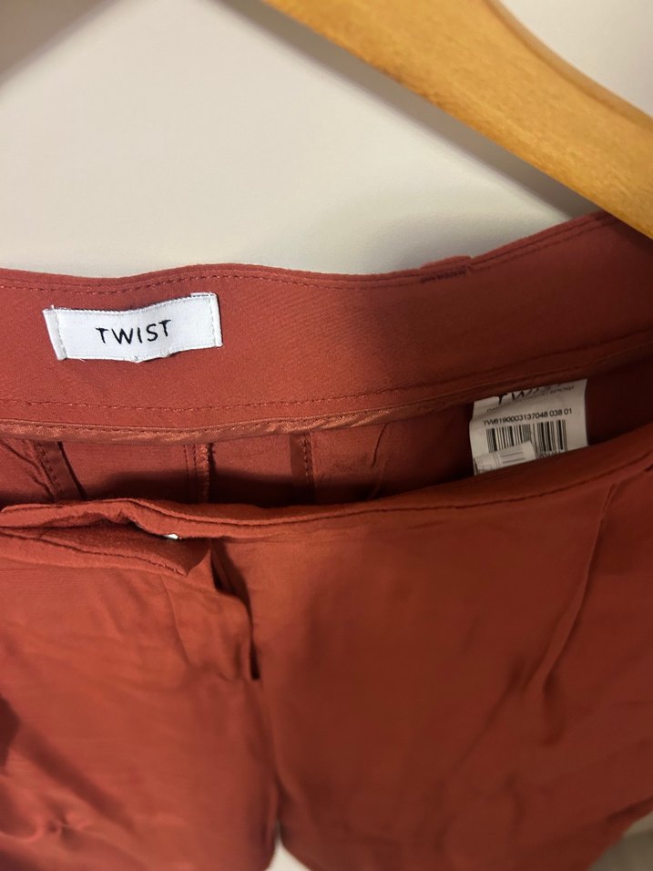 Twist Kiremit Tonlarında Rahat ve Şık Pantolon — görsel 9/17